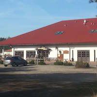 Obiekt tworzą hotel, restauracja oraz stajnia z...